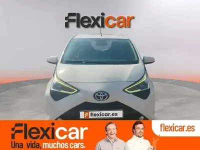 Usado Toyota Aygo X-cite 72 CV (52 kW) 2019 Blanco Utilitario
