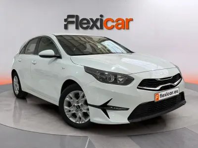 Usado Kia Ceed 136 CV (100 kW) 2023 Blanco Utilitario