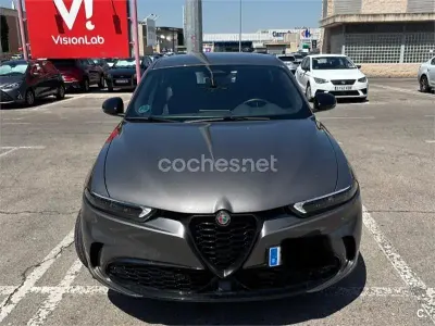 Usado Alfa Romeo Tonale Sprint 130 CV (95 kW) 2023 Gris / plata SUV