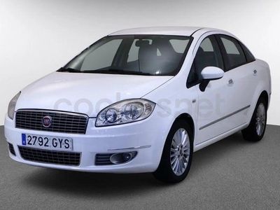 Usado Fiat Linea Emotion 105 CV (77 kW) 2010 Blanco Berlina