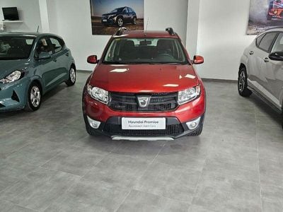 Usado Dacia Sandero Stepway 90 CV (66 kW) 2015 Granate Berlina