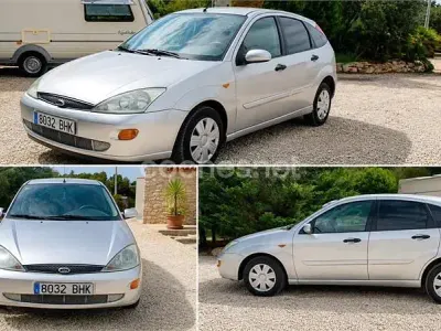Usado Ford Focus Trend 115 CV (84 kW) 2001 Gris / plata Berlina