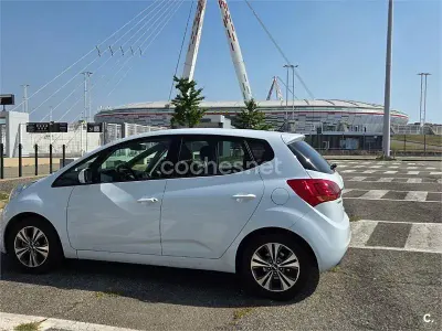 Usado Kia Venga 128 CV (94 kW) 2015 Blanco Utilitario
