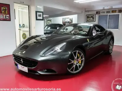 Usado Ferrari California 460 CV (338 kW) 2010 Gris Descapotable