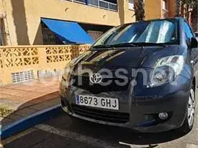 Usado Toyota Yaris 90 CV (66 kW) 2008 Gris / plata Utilitario