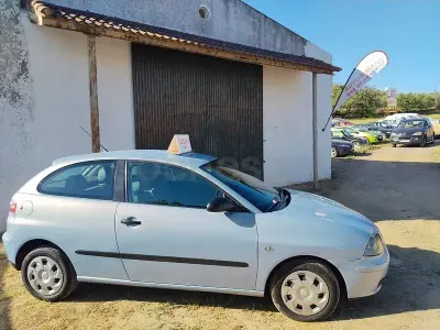 Usado Seat Ibiza Stella 64 CV (47 kW) 2002 Azul Utilitario
