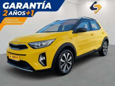Usado Kia Stonic 100 CV (73 kW) 2022 Amarillo SUV