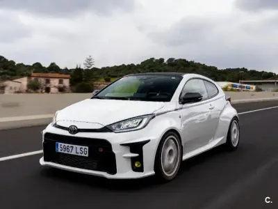 Usado Toyota Yaris 261 CV (191 kW) 2021 Blanco Utilitario