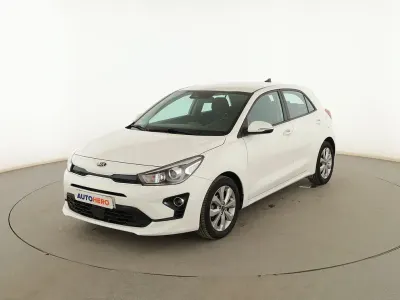 Usado Kia Rio 84 CV (61 kW) 2021 Blanco Berlina