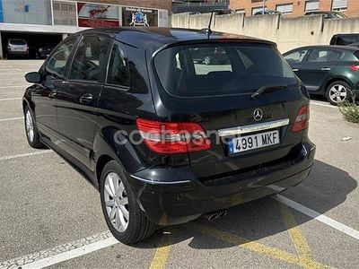 Usado Mercedes B200 193 CV (141 kW) 2006 Negro Monovolumen