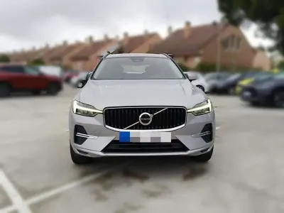 Usado Volvo XC60 Momentum 197 CV (144 kW) 2022 Gris SUV