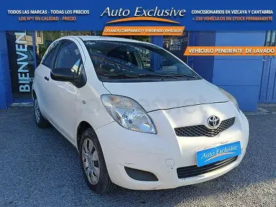 Usado Toyota Yaris Live 69 CV (50 kW) 2010 Blanco Utilitario