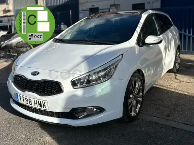 Usado Kia Ceed Sportswagon 135 CV (99 kW) 2012 Blanco Familiar