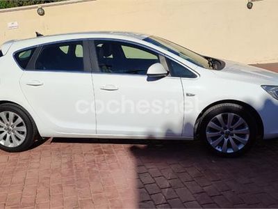 Usado Opel Astra Cosmo 140 CV (102 kW) 2012 Etiqueta c (verde) Berlina