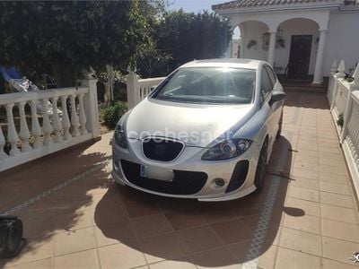 Usado Seat Leon Sport 105 CV (77 kW) 2008 Gris / plata Utilitario