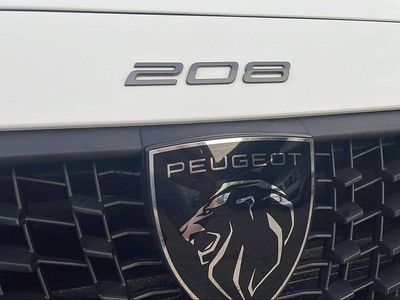 Blanco Usado 2024 Peugeot 208 Active Utilitario | 14.900 € (Precio justo)