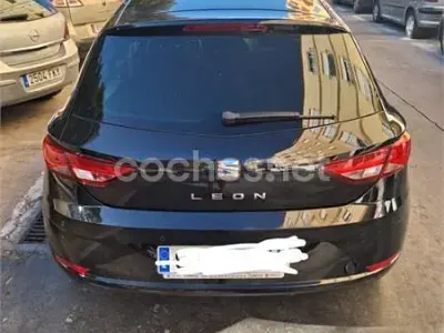Usado Seat Leon Style 130 CV (95 kW) 2019 Negro Berlina