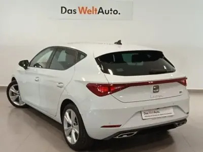 Usado Seat Leon FR 116 CV (85 kW) 2025 Blanco