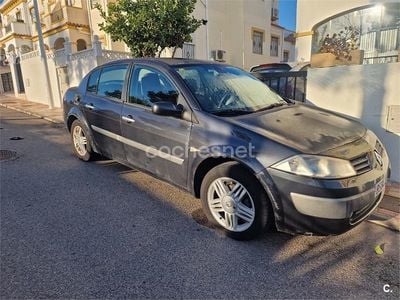 Gris / plata Usado 2005 Renault Mégane II Dynamique Berlina | 1800 € (Buen precio)