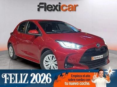 Rojo Usado 2023 Toyota Yaris Hybrid Active Berlina | 18.990 € (Precio justo)
