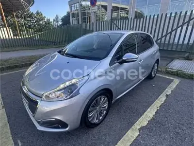 Usado Peugeot 208 Style 100 CV (73 kW) 2018 Gris / plata Utilitario