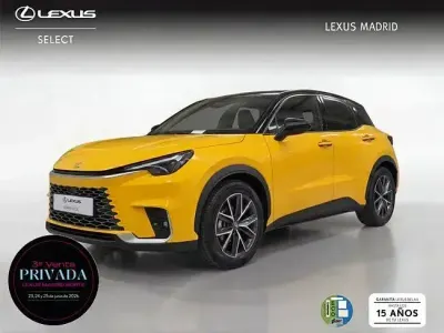 Usado Lexus LBX 136 CV (100 kW) 2025 Amarillo SUV