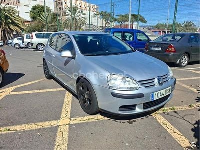 Usado VW Golf IV Trendline 115 CV (84 kW) 2005 Gris / plata Berlina