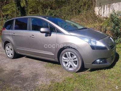 Usado Peugeot 5008 Premium 156 CV (114 kW) 2011 Gris / plata Monovolumen