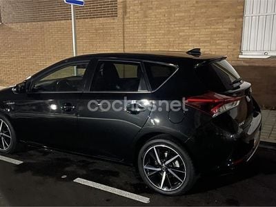 Toyota Auris Hybrid