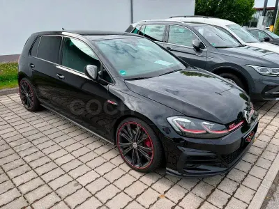 Usado VW Golf VII GTI 245 CV (180 kW) 2019 Negro Berlina