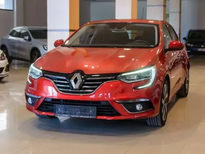 Usado Renault Mégane III Bose Edition 129 CV (94 kW) 2016 Rojo Utilitario