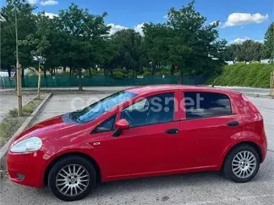 Begagnad Fiat Punto Active 65 HK (47 kW) 2010 Röd Halvkombi
