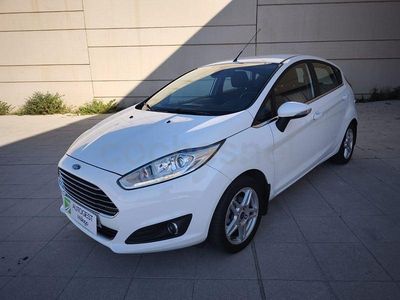 Usado Ford Fiesta Titanium 101 CV (74 kW) 2015 Blanco Berlina