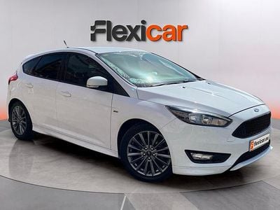 Usado Ford Focus ST-Line 125 CV (91 kW) 2018 Blanco Berlina