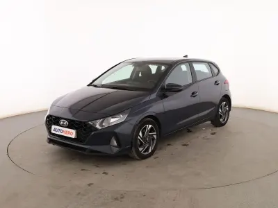 Usado Hyundai i20 101 CV (74 kW) 2021 Gris Utilitario