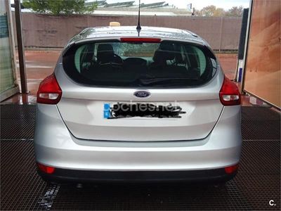 Gris / plata Usado 2016 Ford Focus Trend Berlina | 12.000 € (Buen precio)