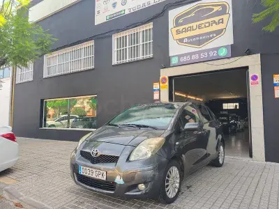 Usado Toyota Yaris Active 90 CV (66 kW) 2009 Gris / plata Utilitario