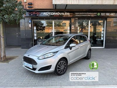 Usado Ford Fiesta Trend 82 CV (60 kW) 2015 Gris / plata Berlina