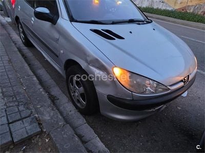 Usado Peugeot 206 75 CV (55 kW) 2003 Gris / plata Berlina