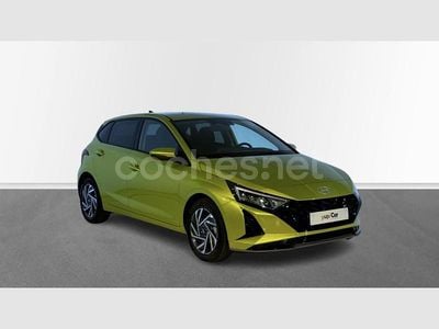 Usado Hyundai i20 100 CV (73 kW) 2024 Amarillo Berlina
