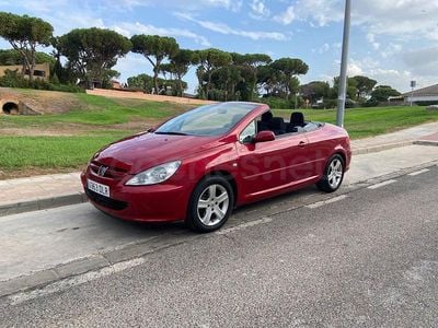Usado Peugeot 307 CC 143 CV (105 kW) 2005 Granate Descapotable
