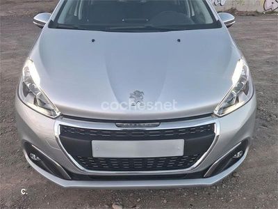 Usado Peugeot 208 Allure 110 CV (80 kW) 2018 Gris / plata Utilitario