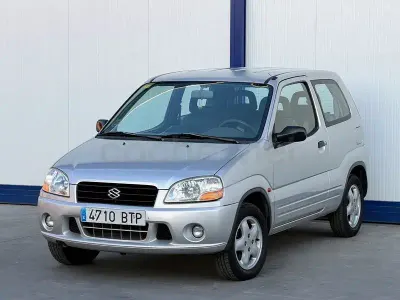 Usado Suzuki Ignis 83 CV (61 kW) 2002 Gris / plata Utilitario