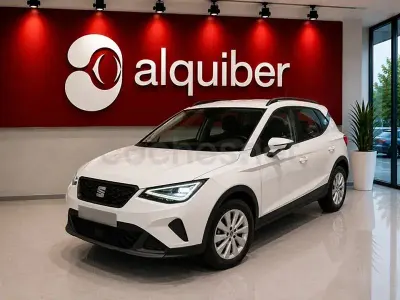 Usado Seat Arona Style Plus 110 CV (80 kW) 2022 Blanco SUV