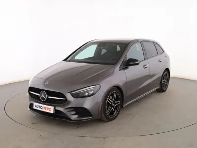 Usado Mercedes B200 AMG line 150 CV (110 kW) 2021 Gris Utilitario