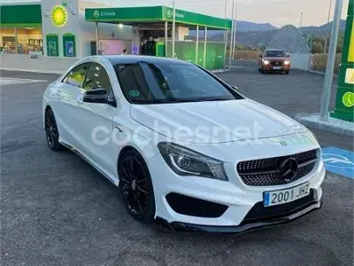 Usado Mercedes CLA200 AMG line 136 CV (100 kW) 2015 Blanco Coupe