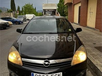 Usado Opel Astra GTC Sport 100 CV (73 kW) 2006 Negro Berlina