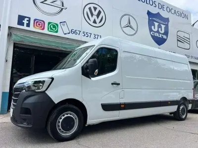 Usado Renault Master 135 CV (99 kW) 2023 Blanco Monovolumen