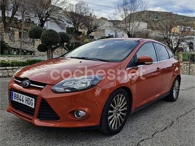 Usado Ford Focus Titanium 115 CV (84 kW) 2011 Naranja Berlina