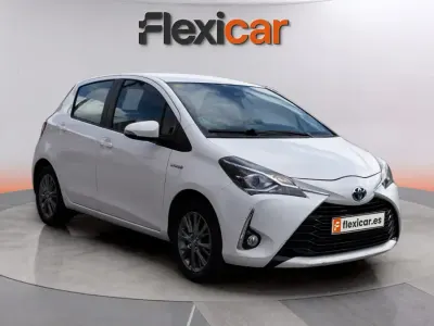 Usado Toyota Yaris Active 100 CV (73 kW) 2020 Blanco